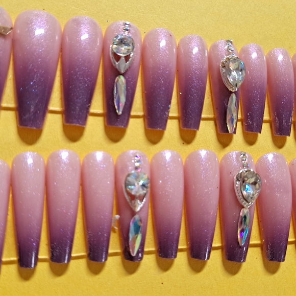 Press on nails - Picture 2 of 3